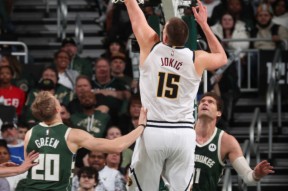 jiuyou-塔图姆重要时刻锐不可当，雄鹿带队取胜！比赛高潮迭起-jiuyou